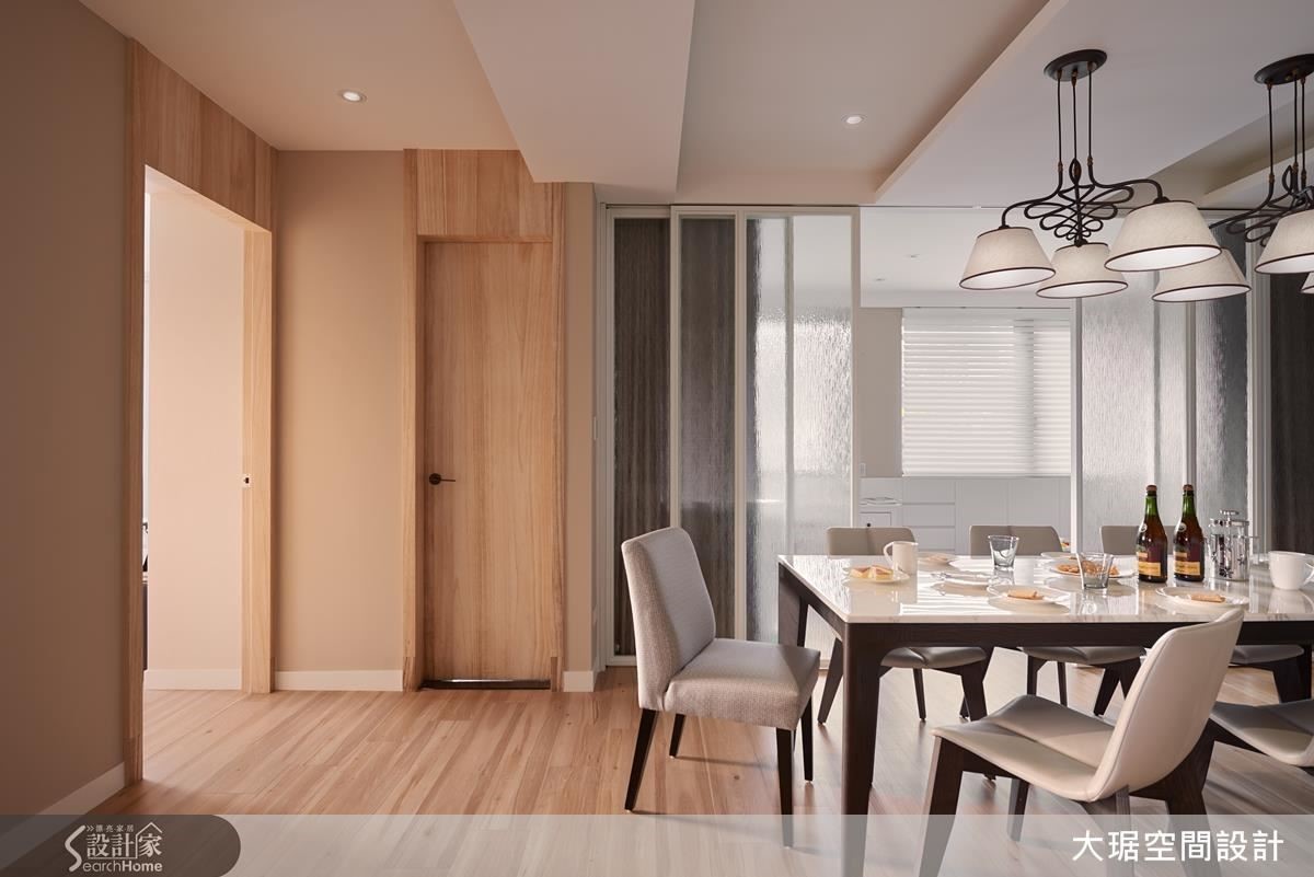 兩戶打通的空間，合併成多功能遊戲室。