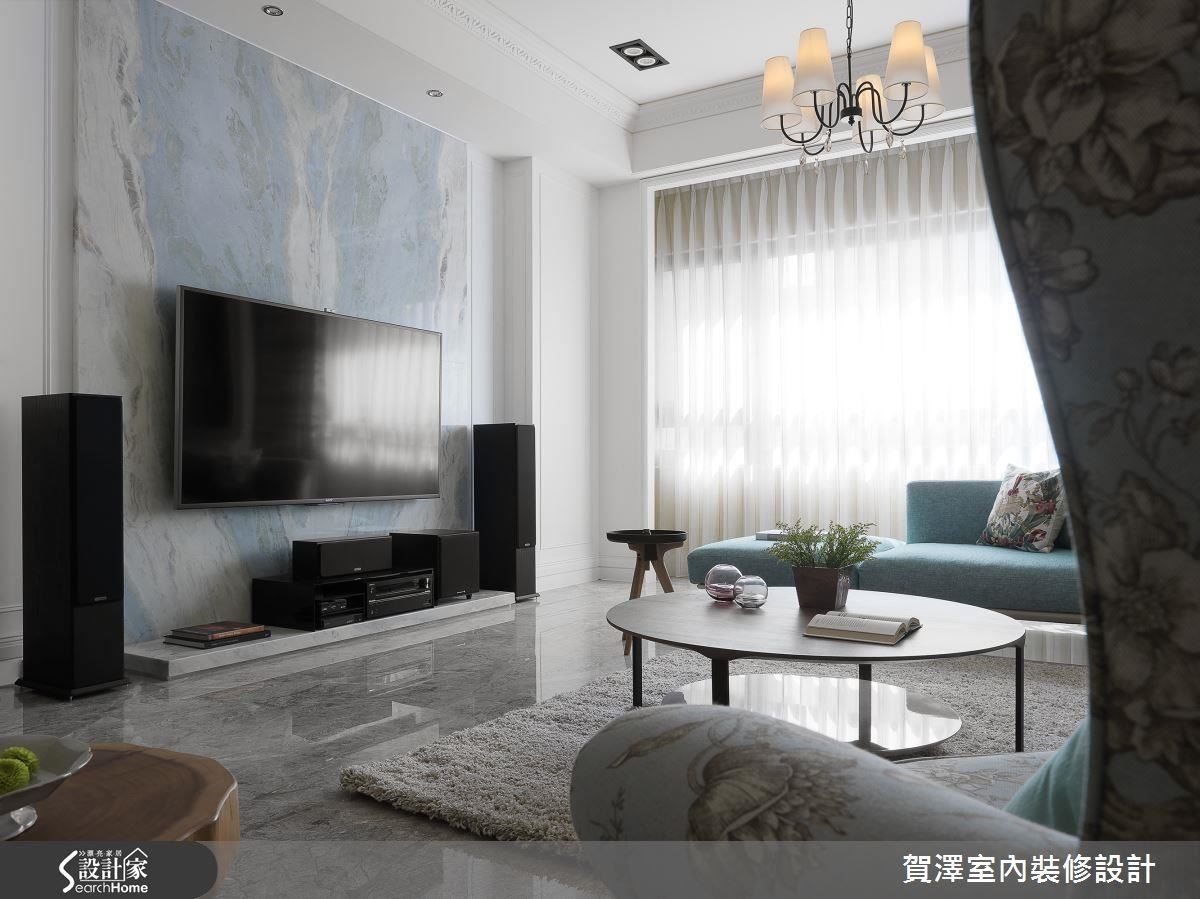 以擁有豐富花色的石材營造理性大器，以色彩裝飾古典的感性氛圍。