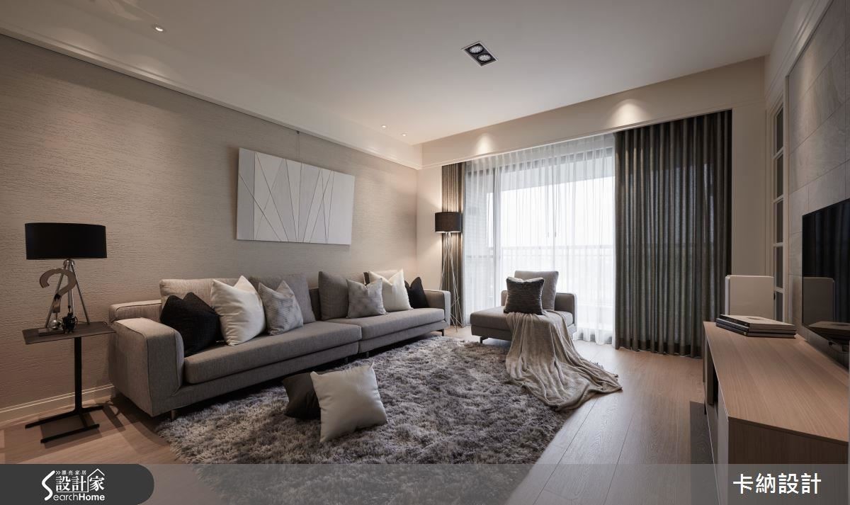 自然光源的渲染下，空間一脫犀利印象，展演暖白與藤色系的家居暖度。