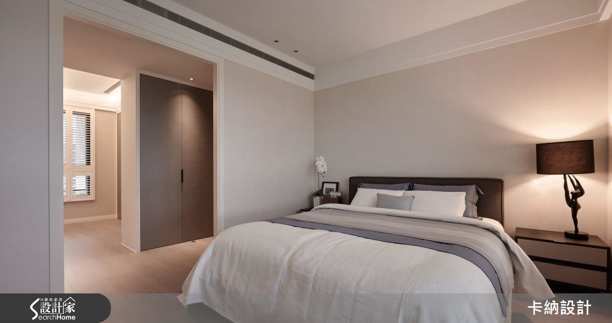 以單純的設計筆觸、穩定人心的色彩與柔和燈光切入，營造簡約、寧靜的私密空間，提供休憩時純粹的悄然。