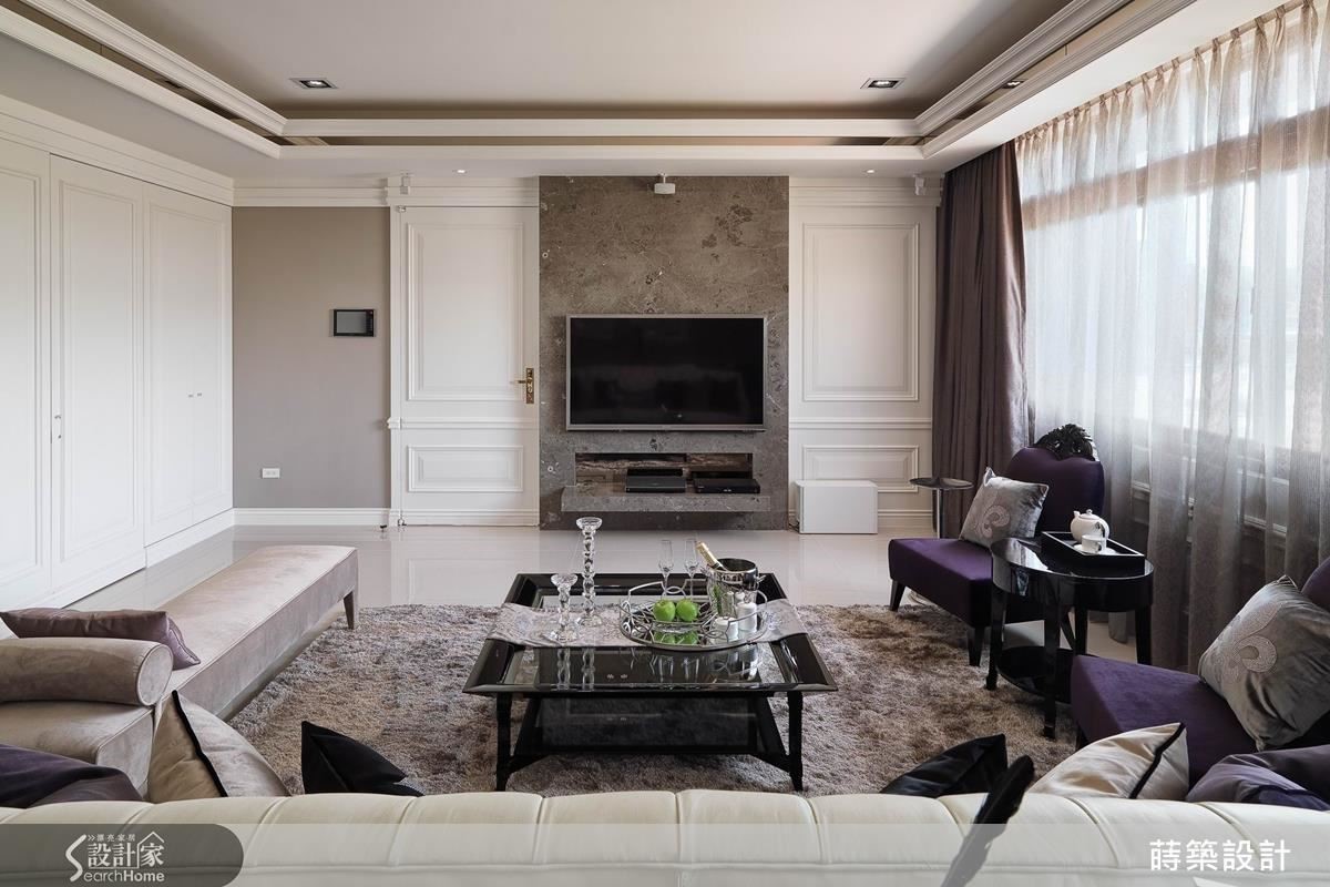 擴大寬度的客廳呈現大器感。
