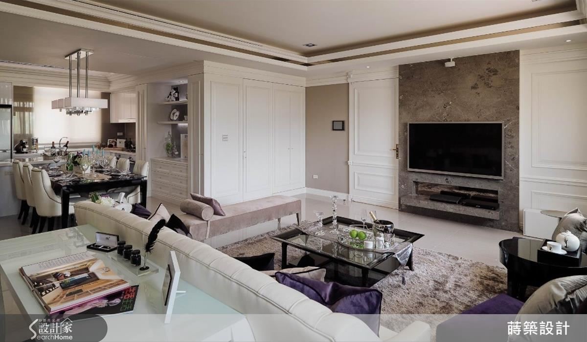 隱藏在櫃體內的衛浴入口，保持清爽的視覺美感。