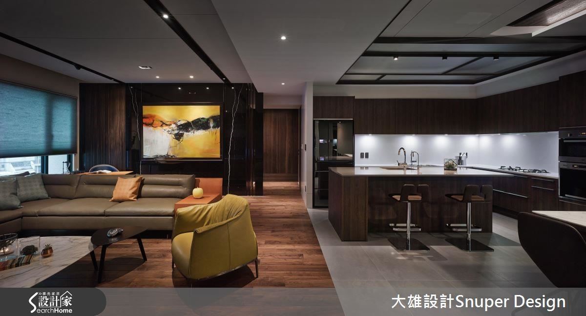 黃色及愛馬仕橘做為家具搭配的色系，墨綠色抱枕及軟裝則為銅雕作品的延伸。