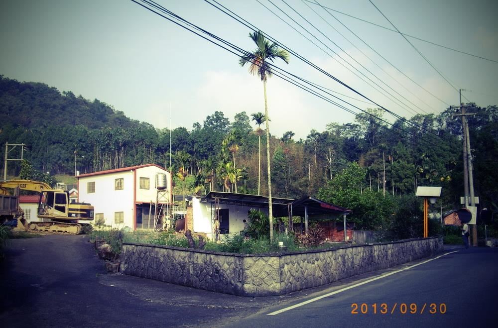 引用七年級作家 Peter Su 說過的話:「夢想這條路踏上了,跪著也要走完。」對於年輕的屋主而言,回家蓋一棟特別房子,也是無論如何都要完成的旅程。 引用七年級作家 Peter Su 說過的話:「夢想這條路踏上了,跪著也要走完。」對於年輕的屋主而言,回家蓋一棟特別房子,也是無論如何都要完成的旅程。