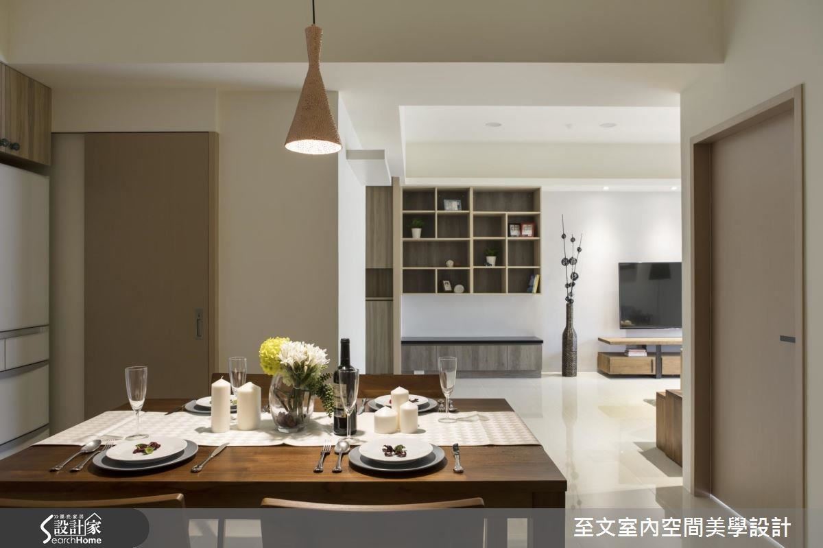 經由重新規劃的餐廳格局，解決以往無法放置餐桌的困擾，並將動線進行改善，使家人能更加流暢地穿梭於各空間中。