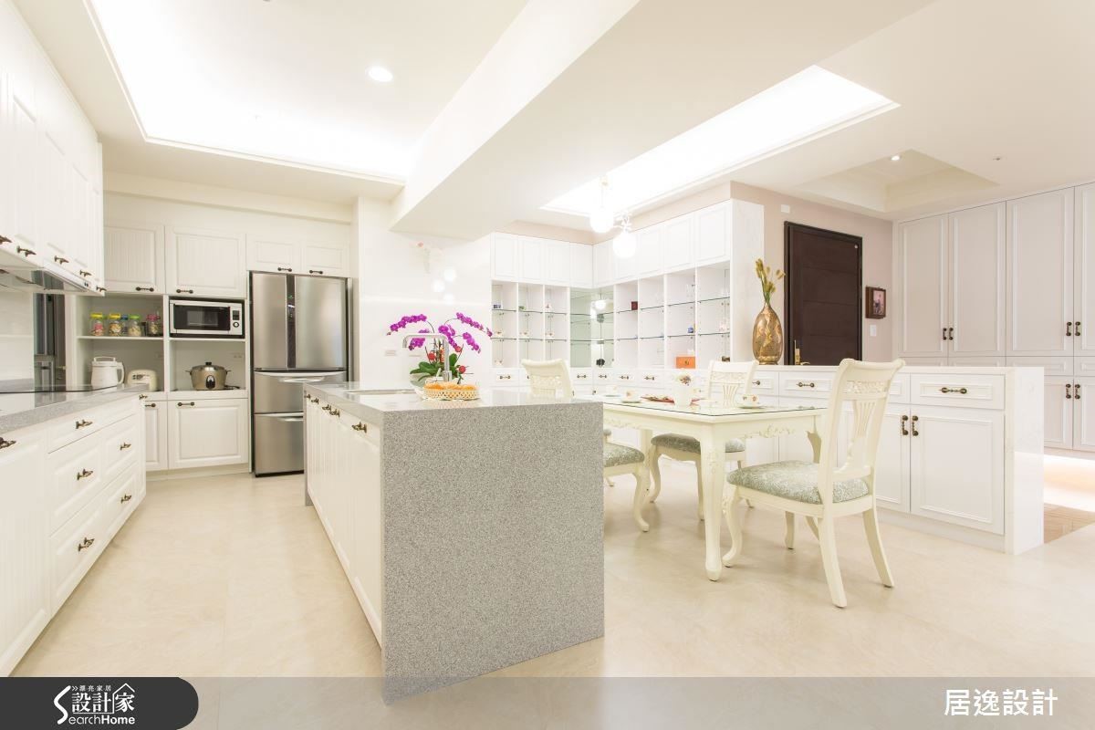 以中島串聯餐廳與開放式廚房的頻繁交流，成為賓主切磋廚藝、分享美食的重鎮，銜接手法自然而大器。