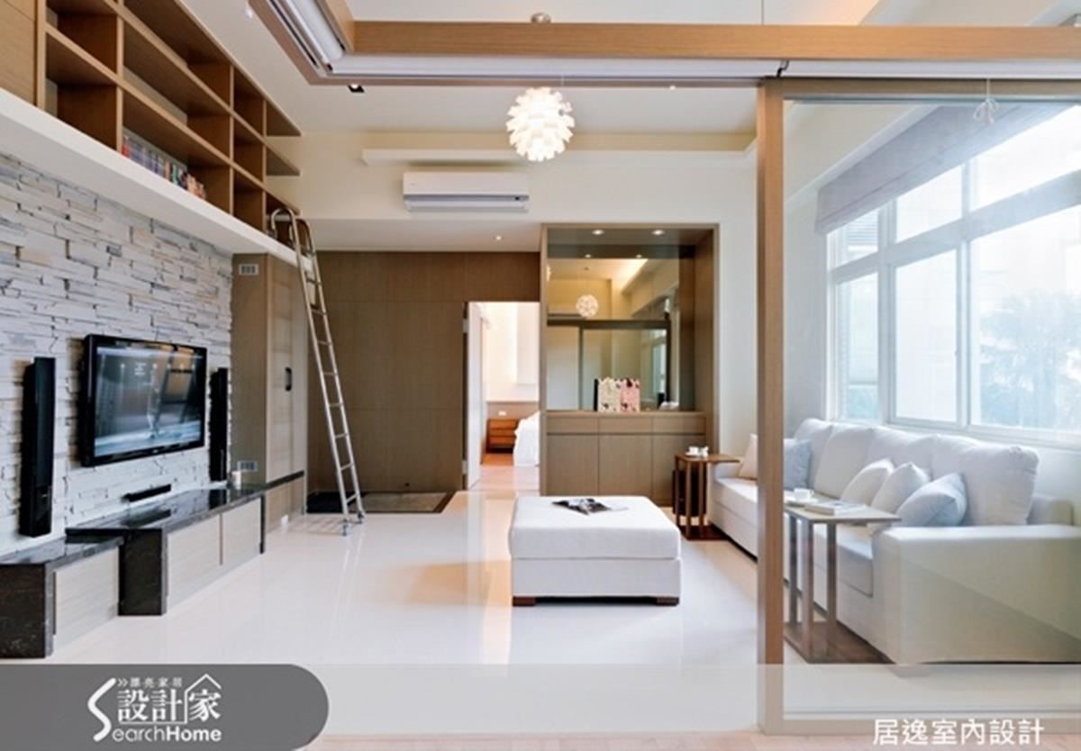 案件在淡水河畔的優勢,多用途室的上方是透明玻璃及 L 型層板燈,白天可引入自然光節約,夜晚則以間接照明的柔和折射下,讓身心都能得以舒緩。 案件在淡水河畔的優勢,多用途室的上方是透明玻璃及 L 型層板燈,白天可引入自然光節約,夜晚則以間接照明的柔和折射下,讓身心都能得以舒緩。