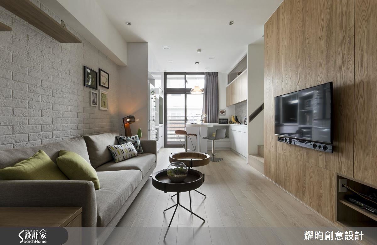 21 坪的夾層屋，如何擁有足夠收納量與清爽的空間，耀昀設計用純粹極淨的手法，打造小宅的濃郁小確幸。