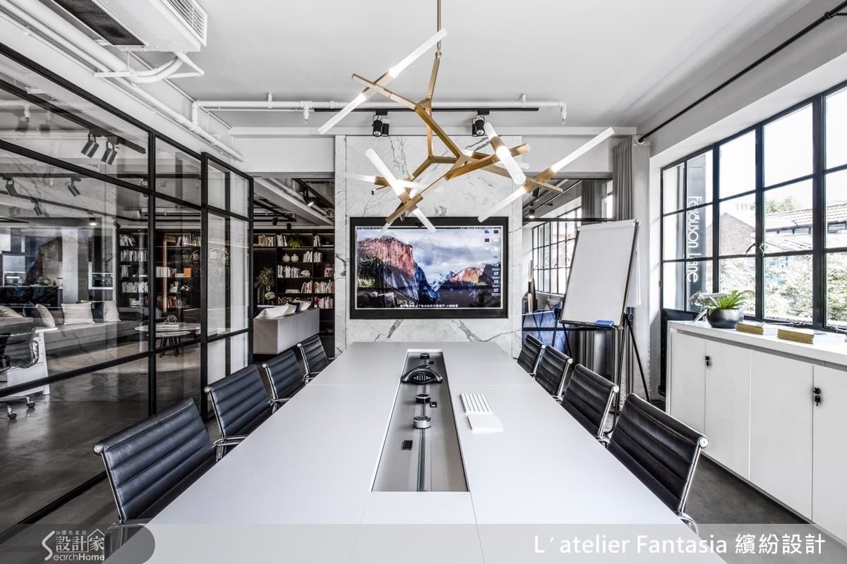 內與外連成一氣的會議空間。