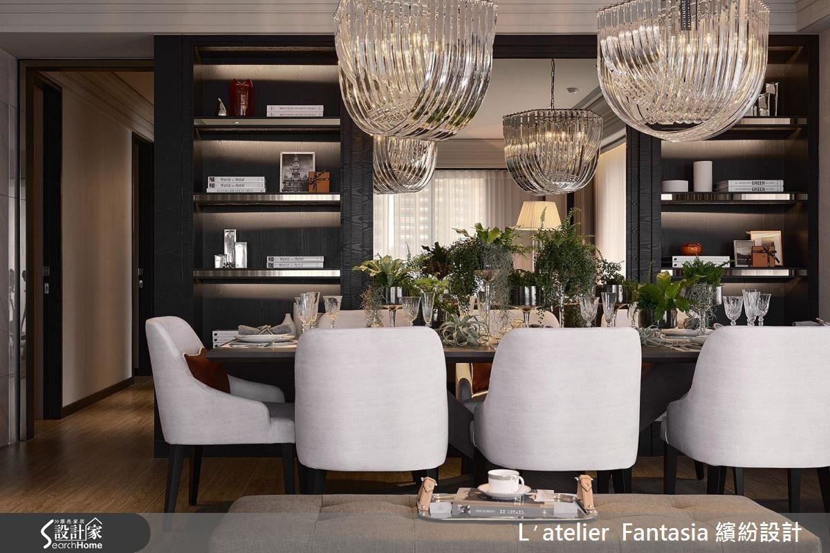 餐廳區，對稱的櫃體，主視覺的造型水晶吊燈，描繪著新古典的語彙。