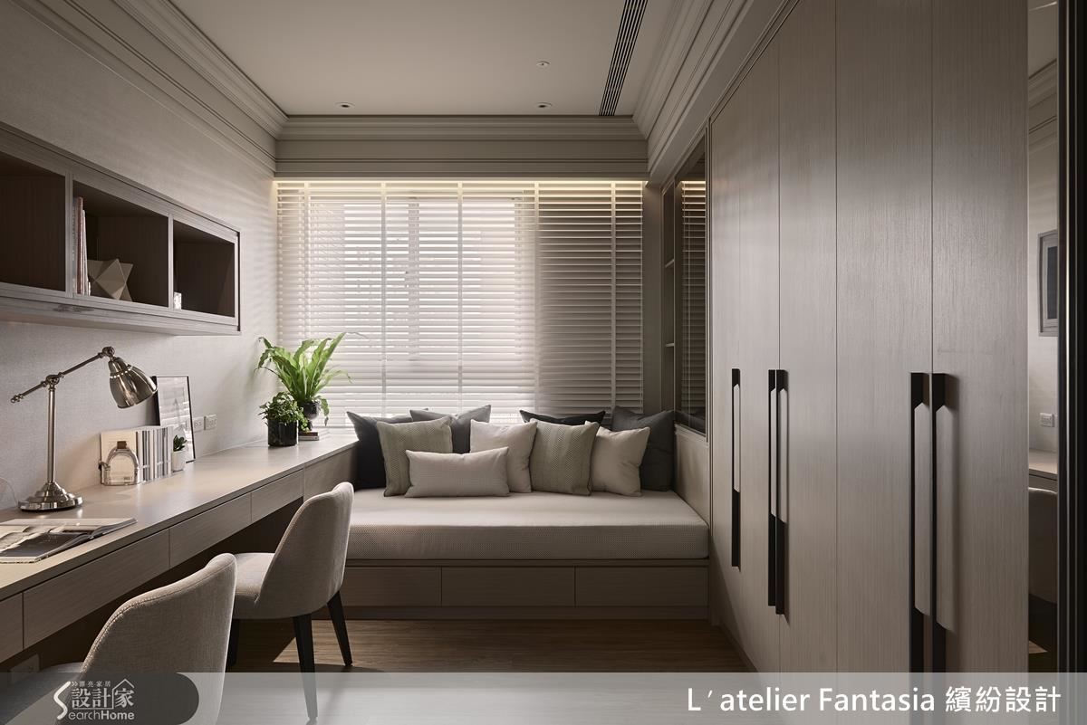 將空間融合屋主的喜好與個性，恬靜中性色調的多功能室，適合閱讀與冥想。