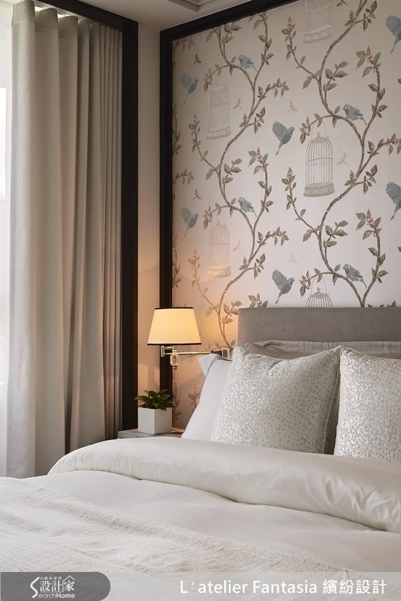選擇有質感的造型燈具與優雅的壁紙，將女人氣質置入每個空間。