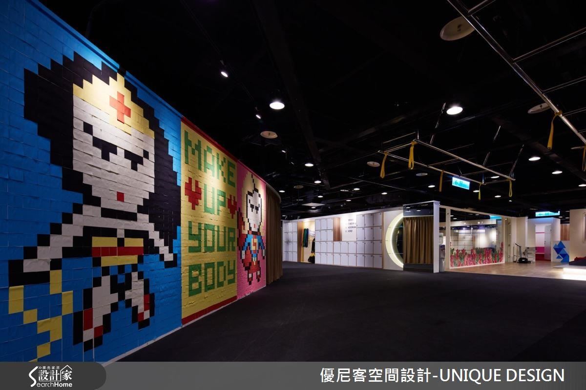 簡易但是費時完成的便利貼視覺牆，大膽拼貼出形象標語及女超人意象。