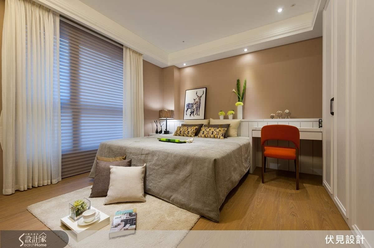 垂紗布簾：適合在寢臥區使用垂墜感的布簾，讓空間有穩定下來的感覺。第一層可以加上調光捲簾，控制室外光進入的多寡。