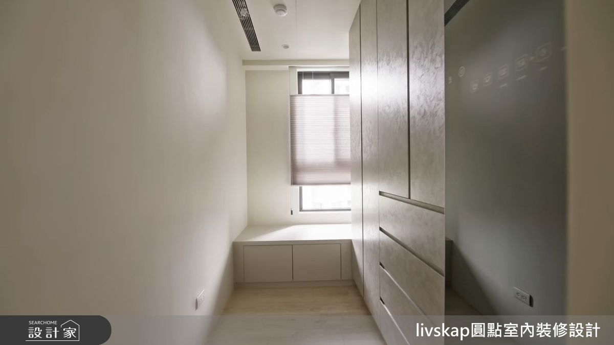 更衣室採用透明拉門設計,保有視覺穿透力與光線流動,同時維持功能獨立。