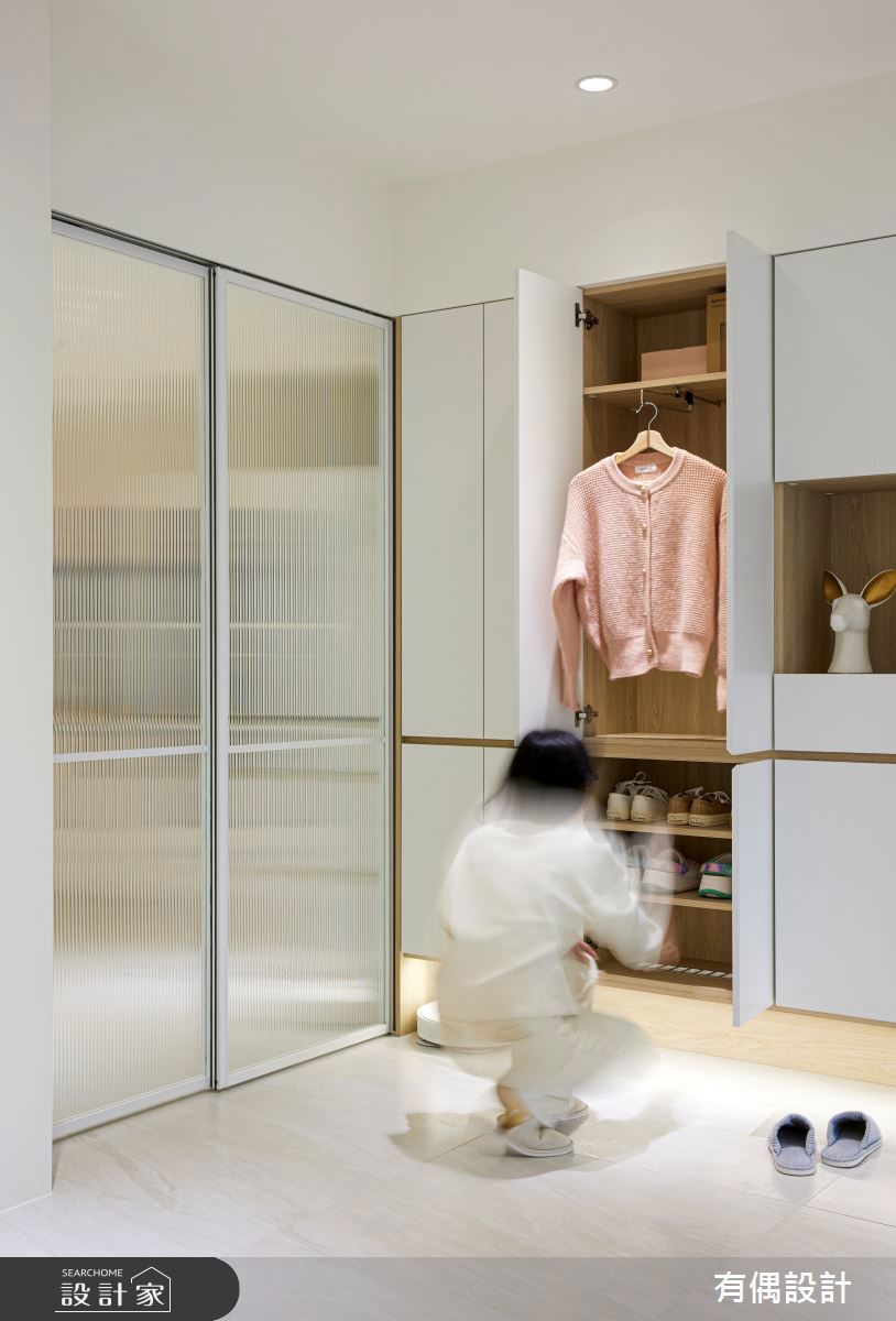 污衣櫃:吊掛外套與包包