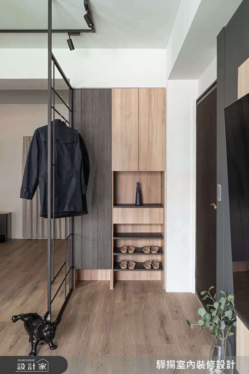 款式上可以選擇格柵、沖孔板、霧面玻璃、玻璃磚等等帶有光線通透性的材質。