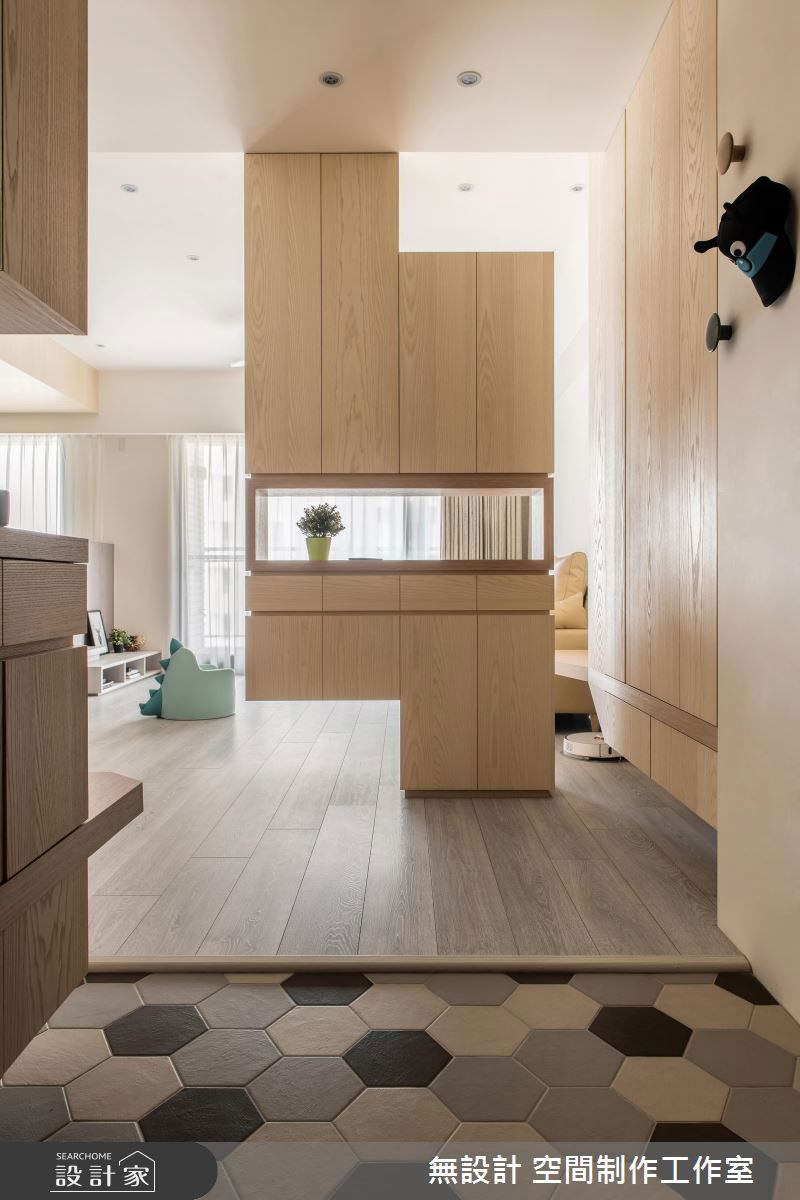 屏風櫃不做到頂:引入上方空間光源