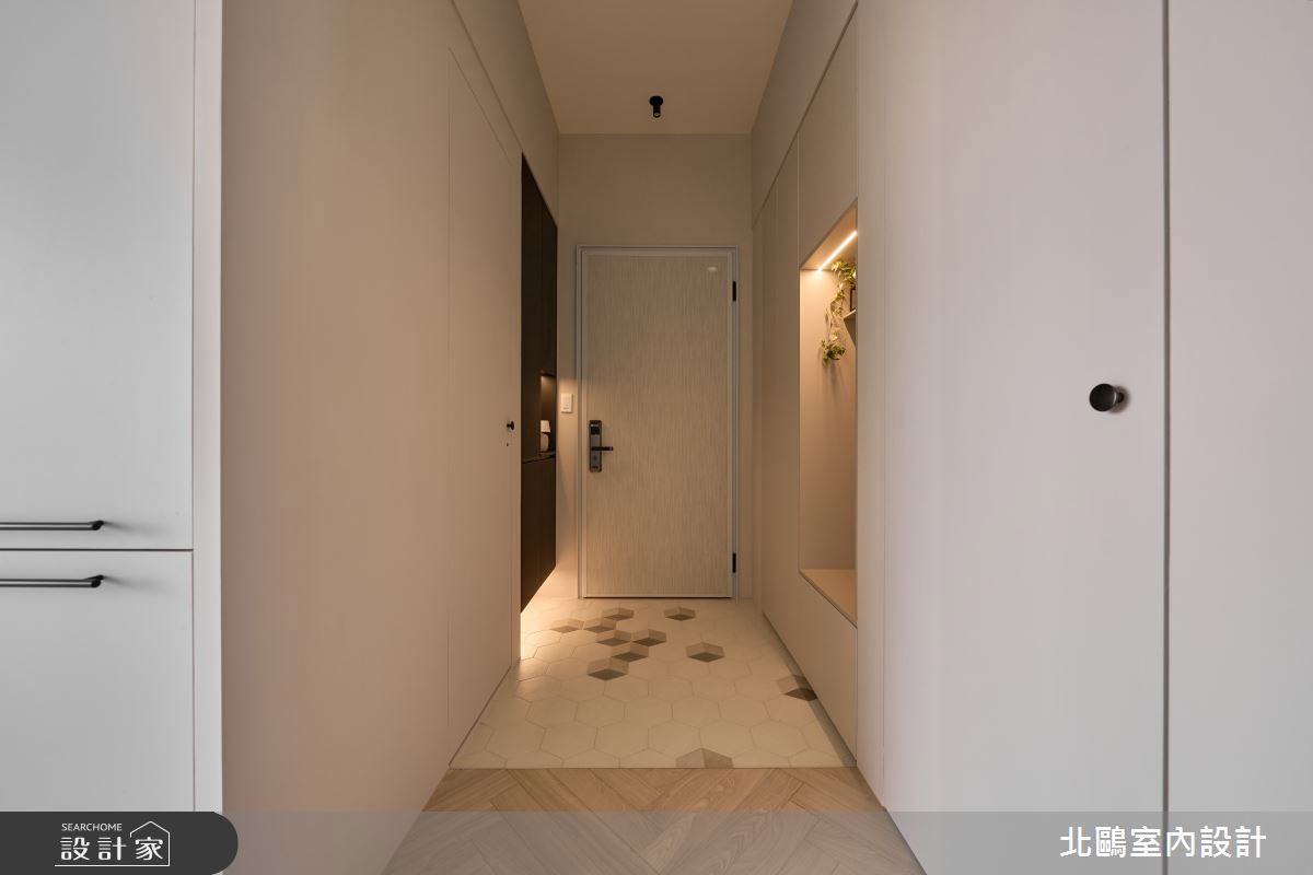 懸浮櫃下方間接照明:減輕壓迫感與夜間導引