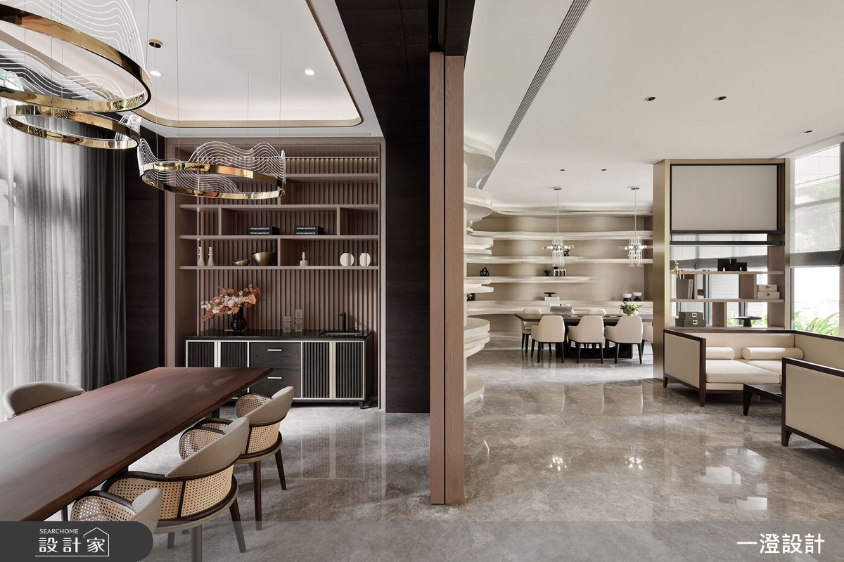 此大樓的公設將動態與靜態的行為模式，分設於長向空間的兩端，靜態區包含閱讀區與會議區。