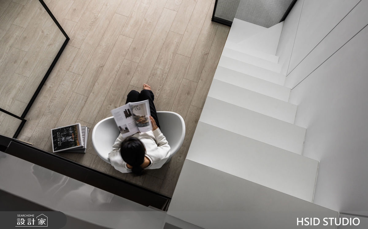 俐落簡潔的線條，善用3.4米樓高，打造多功能Loft風閣樓。