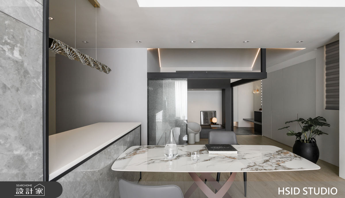 開放式公領域滿足屋主社交需求。