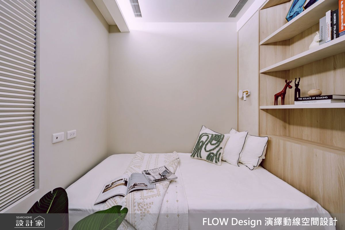 小孩房以大地色為主軸，溫潤沉穩。床頭設展示壁龕、床底藏抽屜，兼具成長彈性與機能充沛。