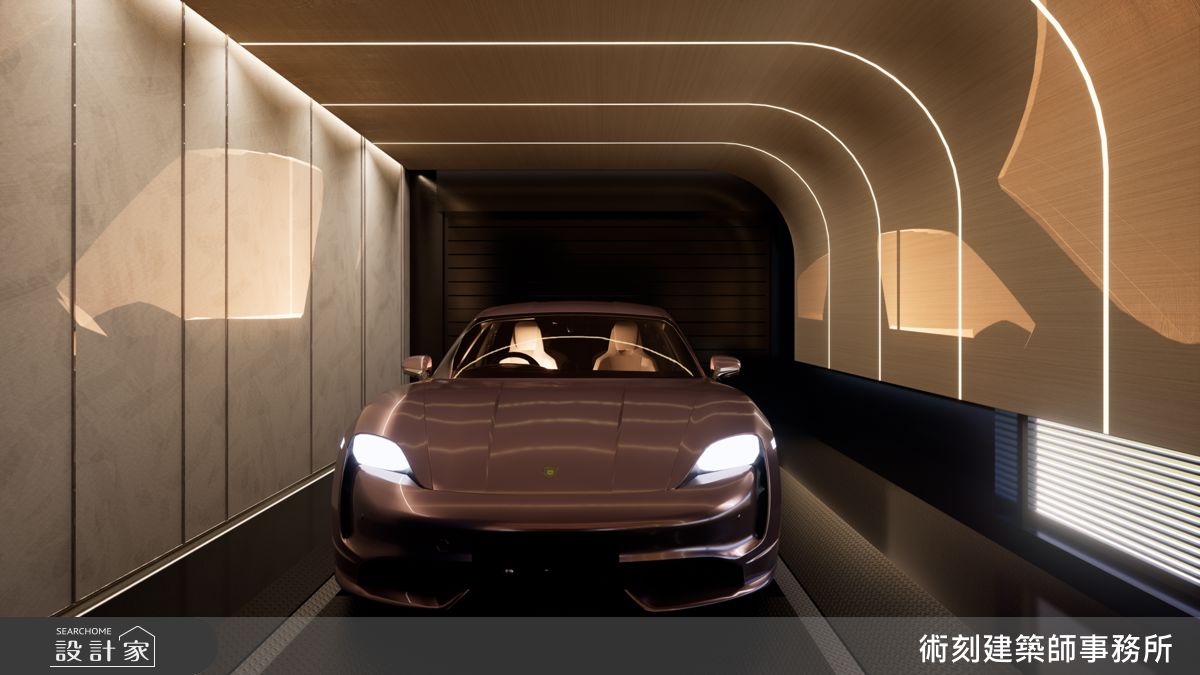 智能車塔系統,每一席車位標配電動車充電樁,結合燈光與材質語彙,營造兼具科技感與尊榮體驗的進出動線。