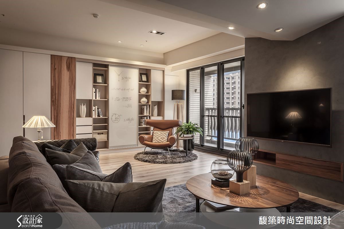 丹麥Erik Jørgensen專注於功能主義與木作傳統的當代表現。產品風格極為純粹、樸實,注重實用性和結構誠實。