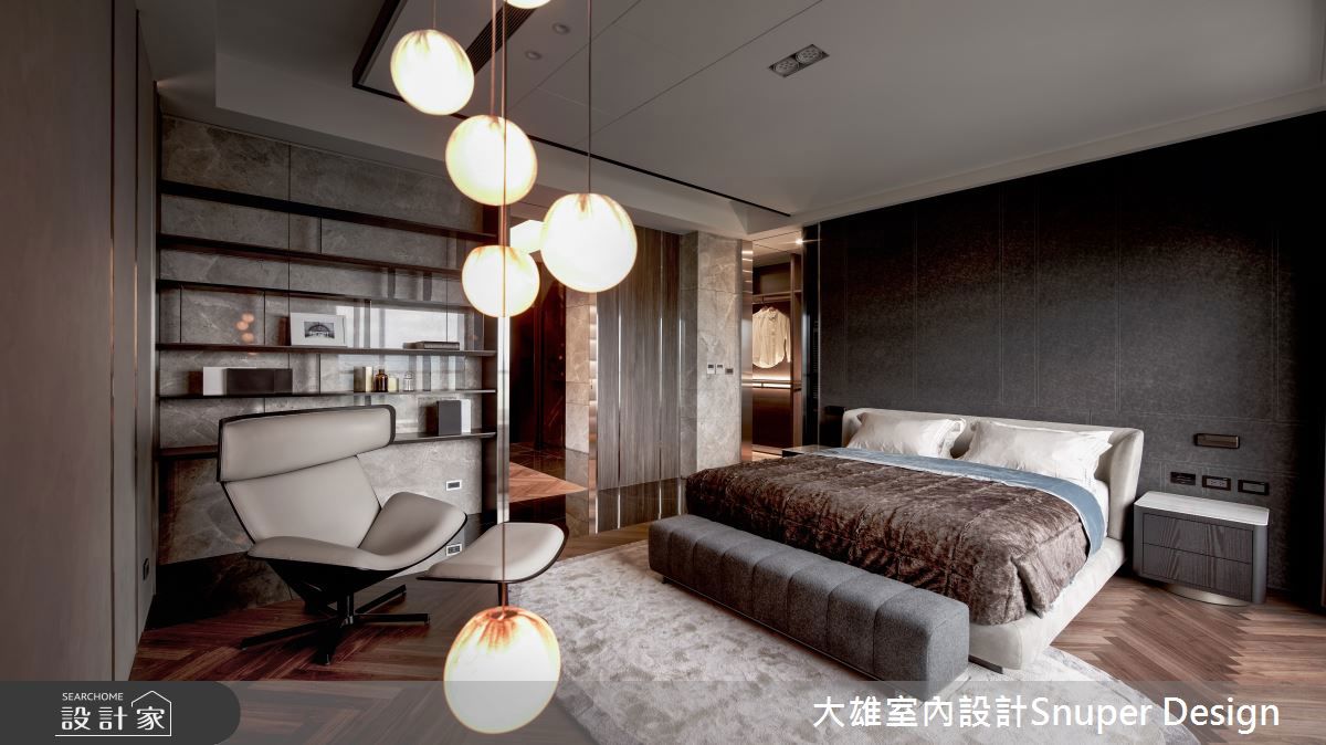 義大利B&B Italia的Almora Armchair 主人椅設計靈感來自於山地景觀,充滿雕塑感的環抱式座椅空間,提供了極佳的包覆感和支撐性。