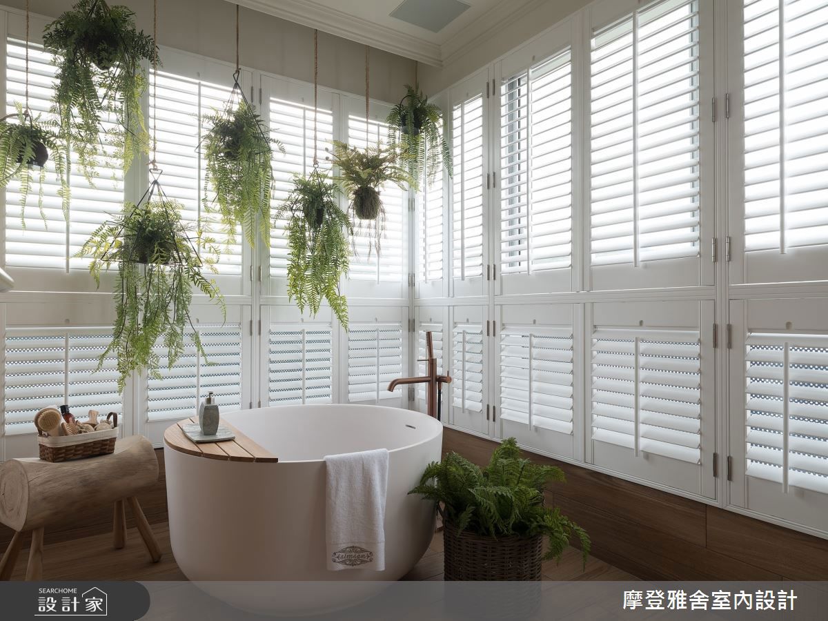 容易累積黴菌的衛浴空間除了排水性佳的磁磚、良好開窗之外，新增吊隱式除濕設備是最佳解。