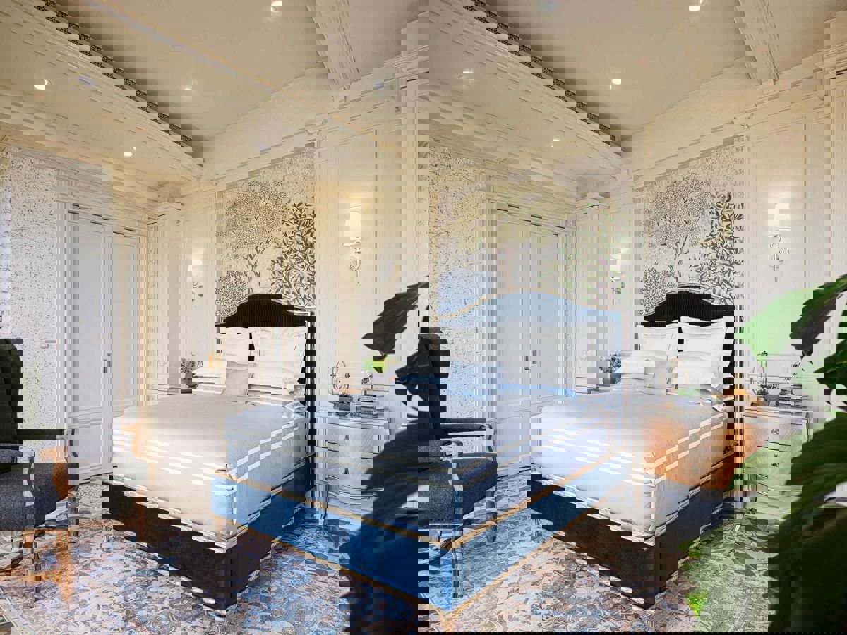 地暖系統也是在裝修前就必須透過細緻觀察為屋主設想安排的設備，不僅完全不影響風格，隱於地坪之下，維持溫度恆定、減少過敏原亦有卓越效能。