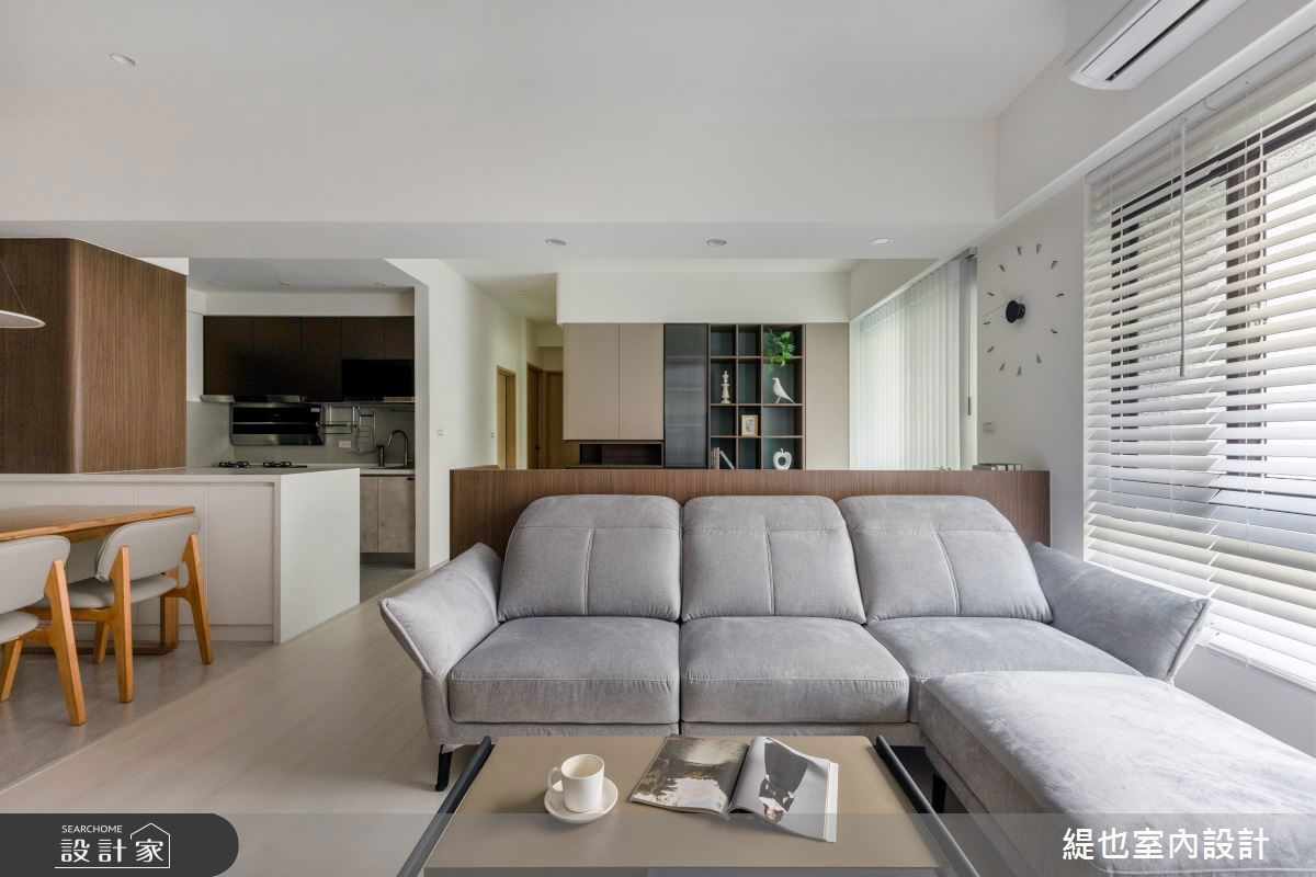 原封閉式餐廚，改造後變為開放式中島廚房，開啟家的寬闊視野與互動交流