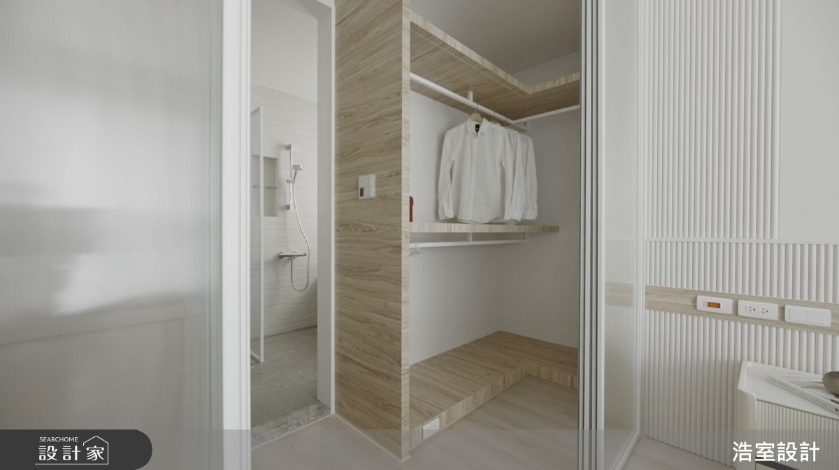 主臥以ㄇ字型動線設計，讓放鬆、睡眠、更衣動線更加流暢。