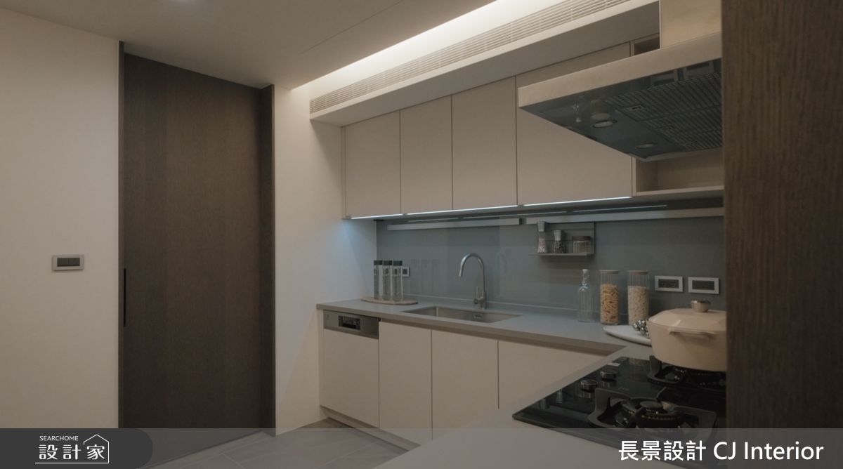 廚房劃分為熱炒區和輕食區，可根據不同需求自由使用。