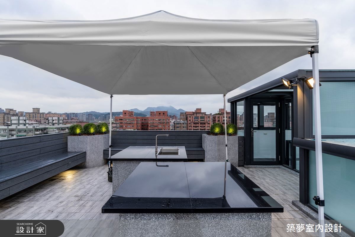看完整豪宅露台設計