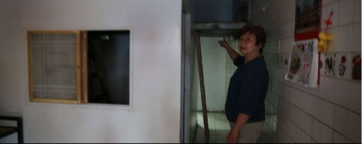 斯文里里長江雪卿帶領我們一探過去整宅狹小空間的居住模式。