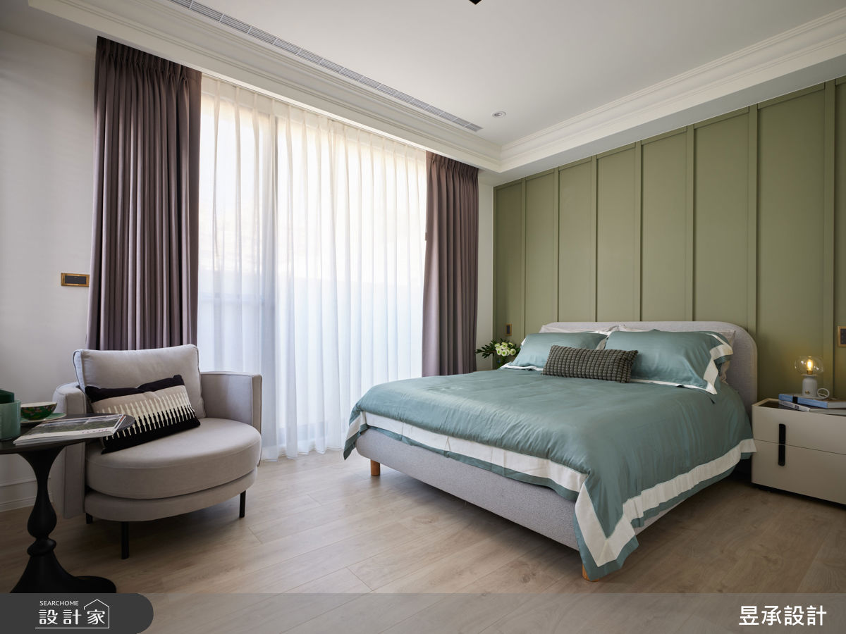 三樓女孩房以溫暖大地色鋪陳，營造柔和舒適氛圍；男孩房則採綠色系，展現朝氣與個性。