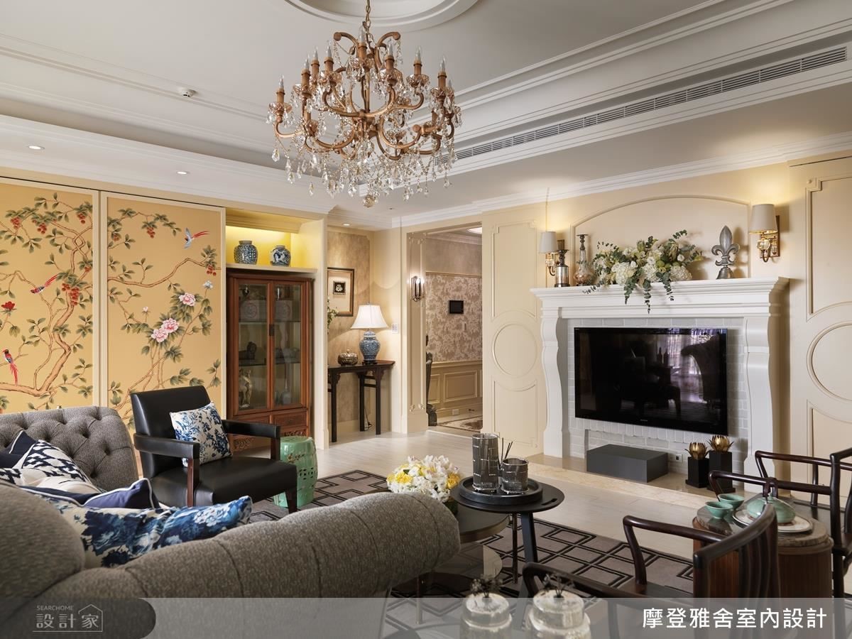 淡黃色粉刷牆面，搭配微量金色妝點，帶出古樸風。