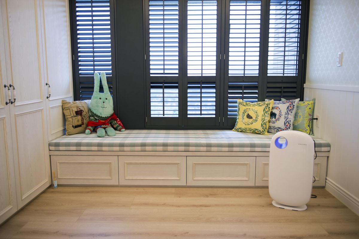 AP-1009CH，占地小於一張 A4 紙面積(適用 10-14 坪)。