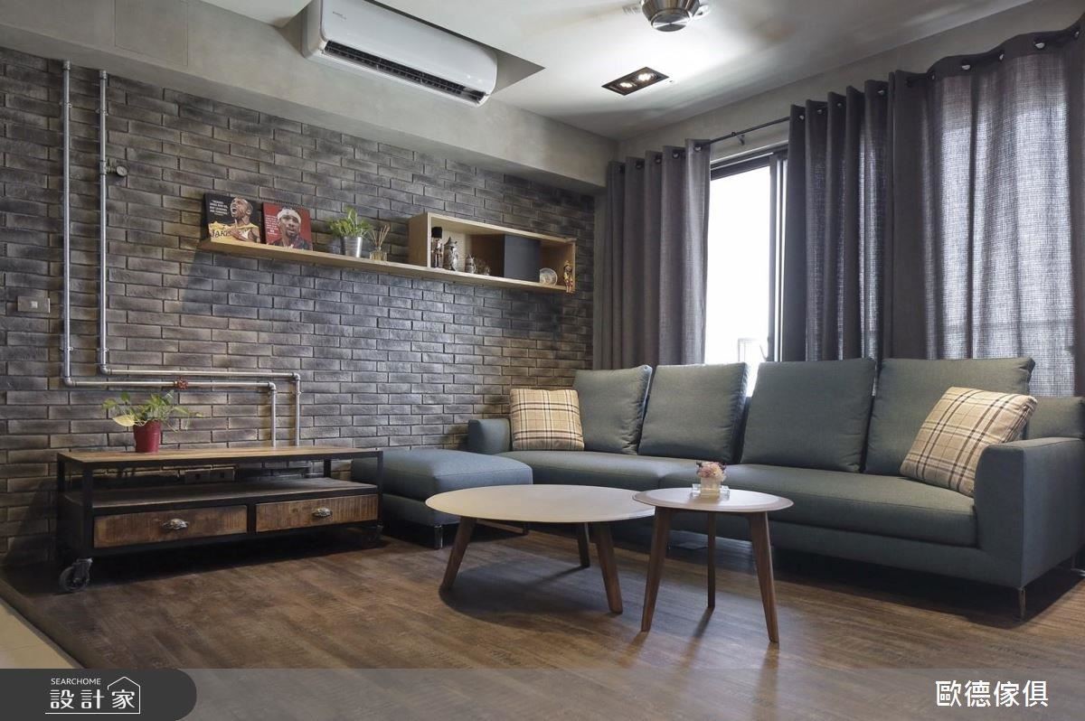 客廳牆面使用文化石讓公共空間成為視覺焦點，表述整體空間的質感。