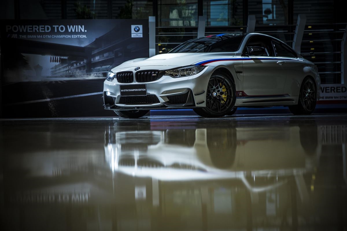 MW M4 DTM Champion Edition，全球限量 200 部，是為了慶祝 DTM 德國房車錦標賽繼 2014 年後再度奪冠，進而催生的限量道路版賽車，國內僅僅擁有 2 部配額。(攝影_徐逸恩)