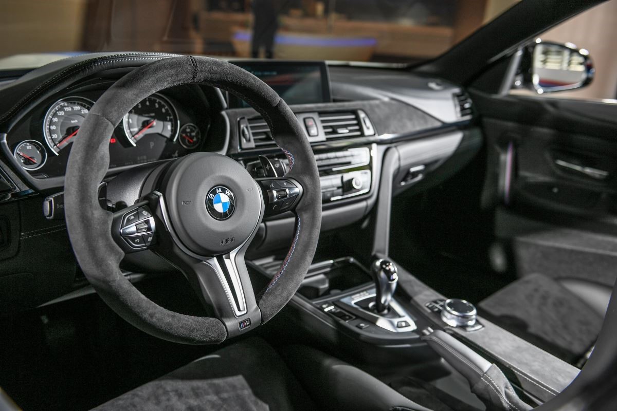 BMW M4 DTM Champion Edition 內裝，展現高級不失賽道專業的躍動性。(圖片提供_BMW 總代理汎德公司)