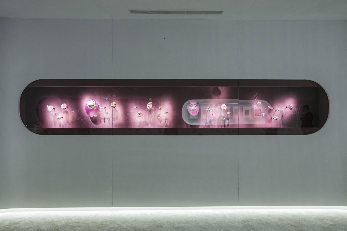 Art of Clip 詩意百年‧胸針藝術展，選擇光點台北做為展覽地點，拉近珍稀珠寶與各界人士的距離。(攝影_Mark Lee)