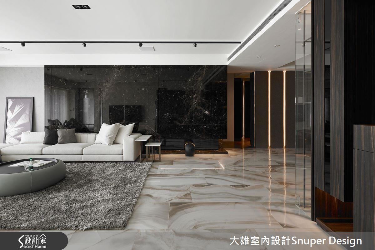 鋪敘屋主喜歡的貝殼紋地磚，規整空間比例與軸線，展現空間的秀感。