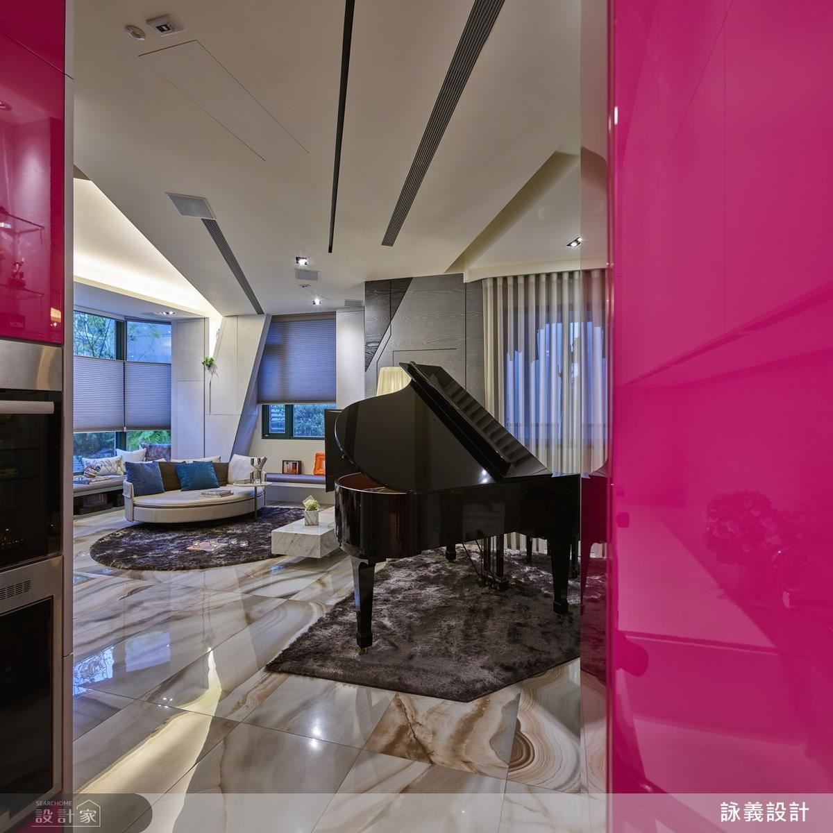 隨著線條的延伸,讓公領域的空間感無限展延。 隨著線條的延伸,讓公領域的空間感無限展延。