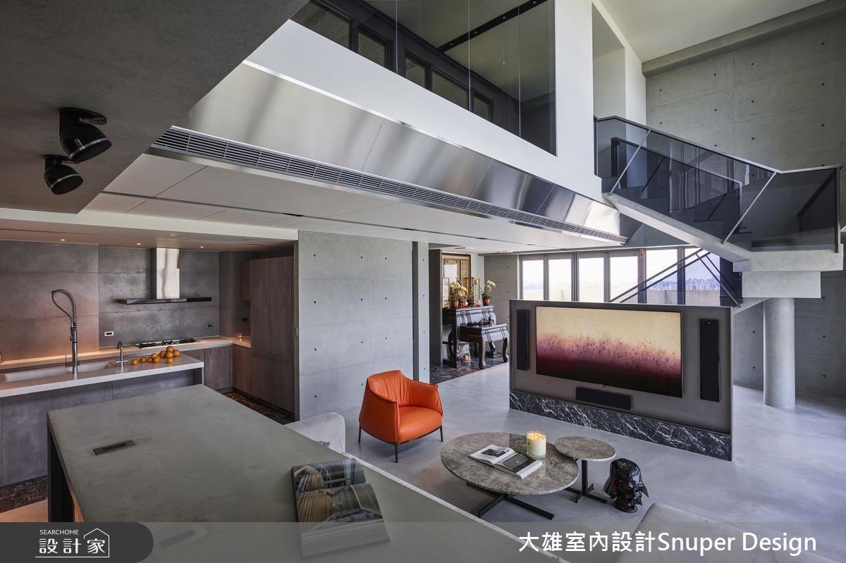 公領域中以灰階色彩與仿清水模材質舖陳，引入質樸工業質感。