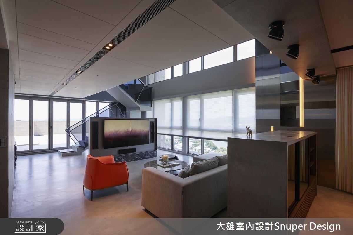 設計師為這雙層、超優景觀視角的頂層樓房，打造出 360 度實境美宅。
