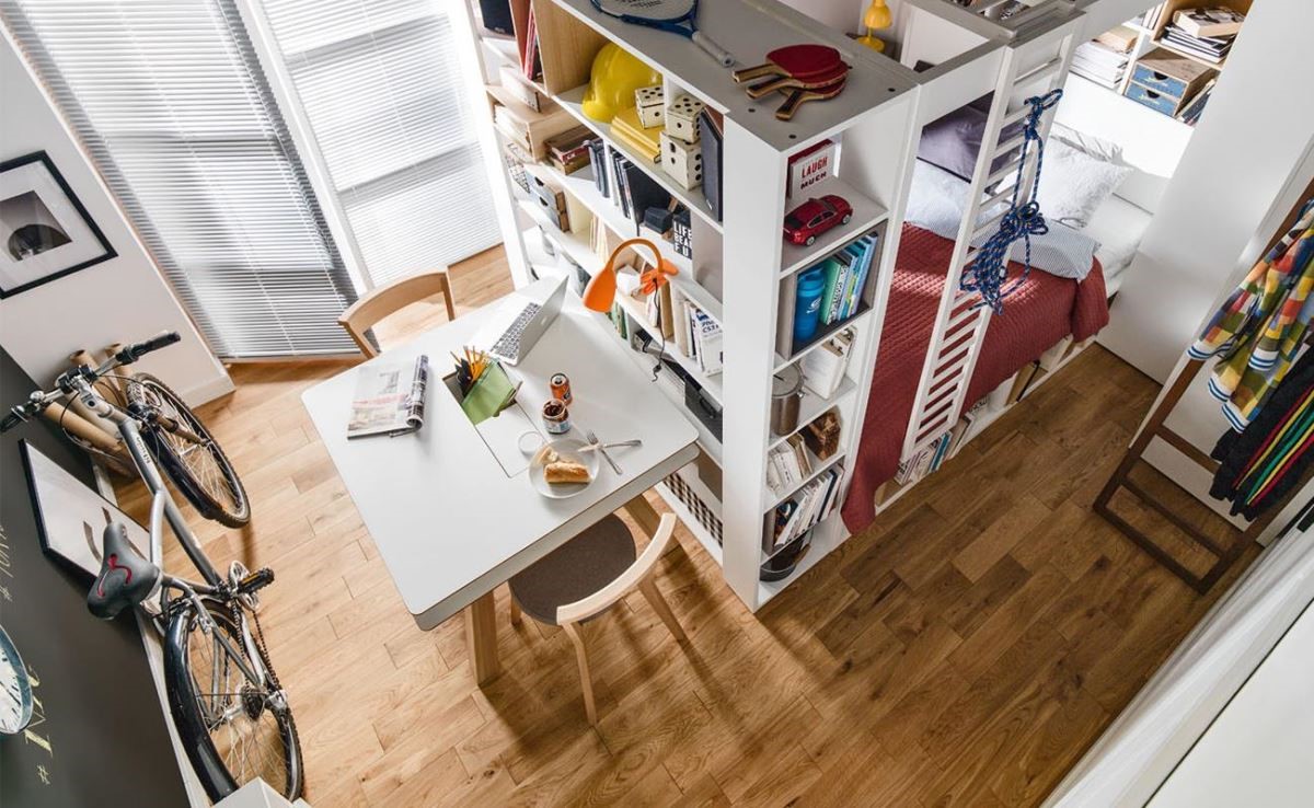 嫌房間不夠大沒關係，4 YOU 系列的四柱床組搭配機能餐桌，讓小空間也能滿足豐富且多變的生活需求。