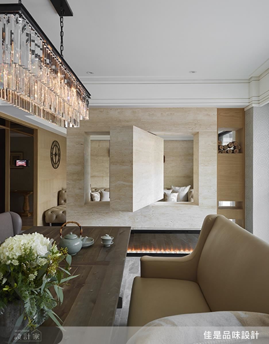 翻轉式電視牆面，充分運用公領域生活空間。